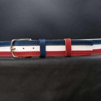 Ceinture artisanale tricolore "bleu blanc rouge" de 40mml de large, en cuir pleine fleur. Boucle en laiton avec finition nickel poli.